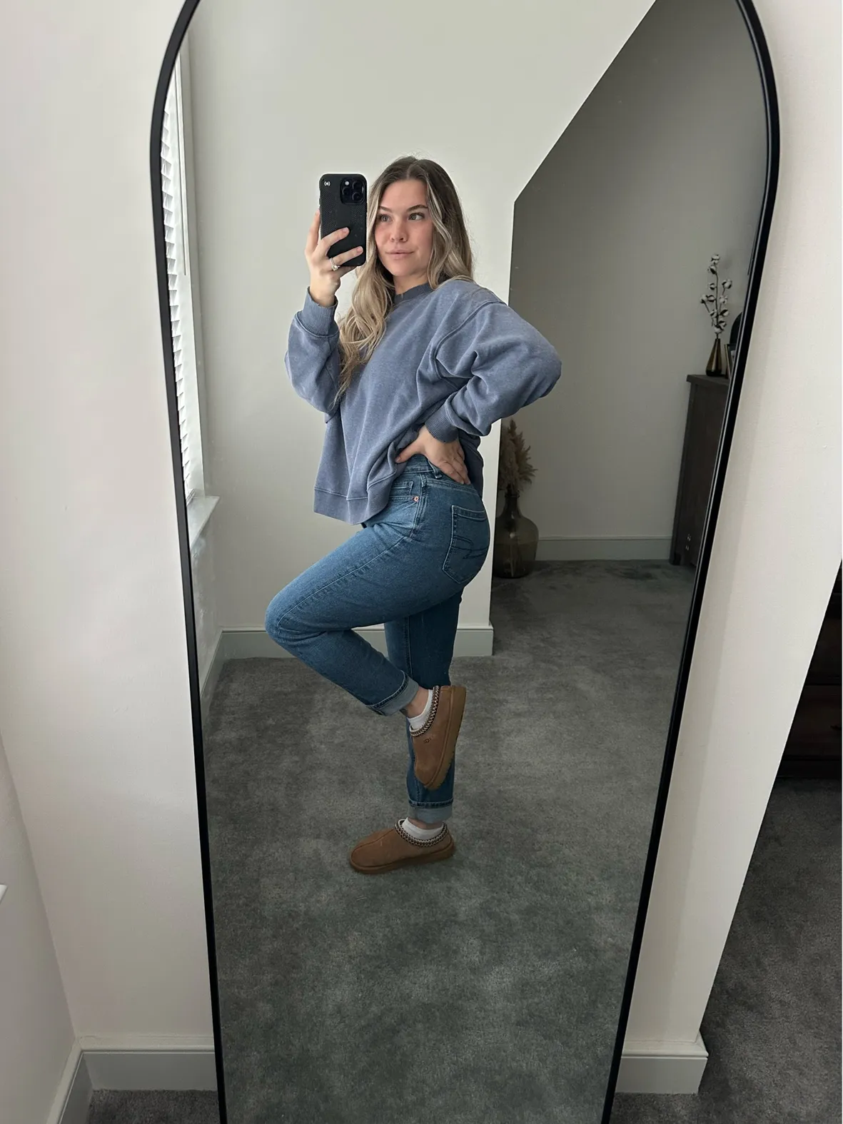 Crewneck Sweatshirt and Rolled Jeans with Tan Uggs — Ugg Slippers Outfits