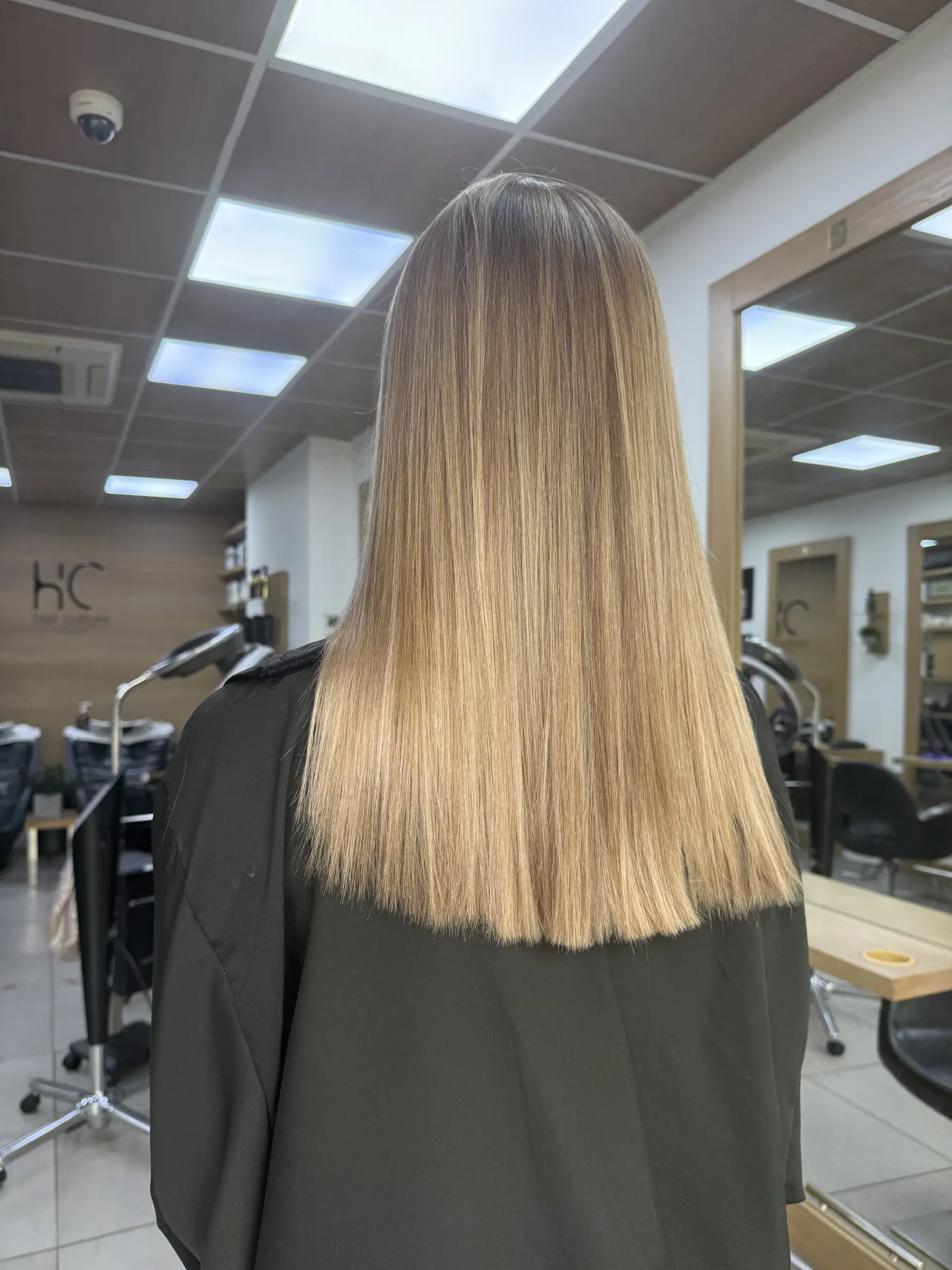 Collarbone Dark Blonde With Subtle Balayage Collarbone Dark Blonde With Subtle Balayage — Reverse Balayage