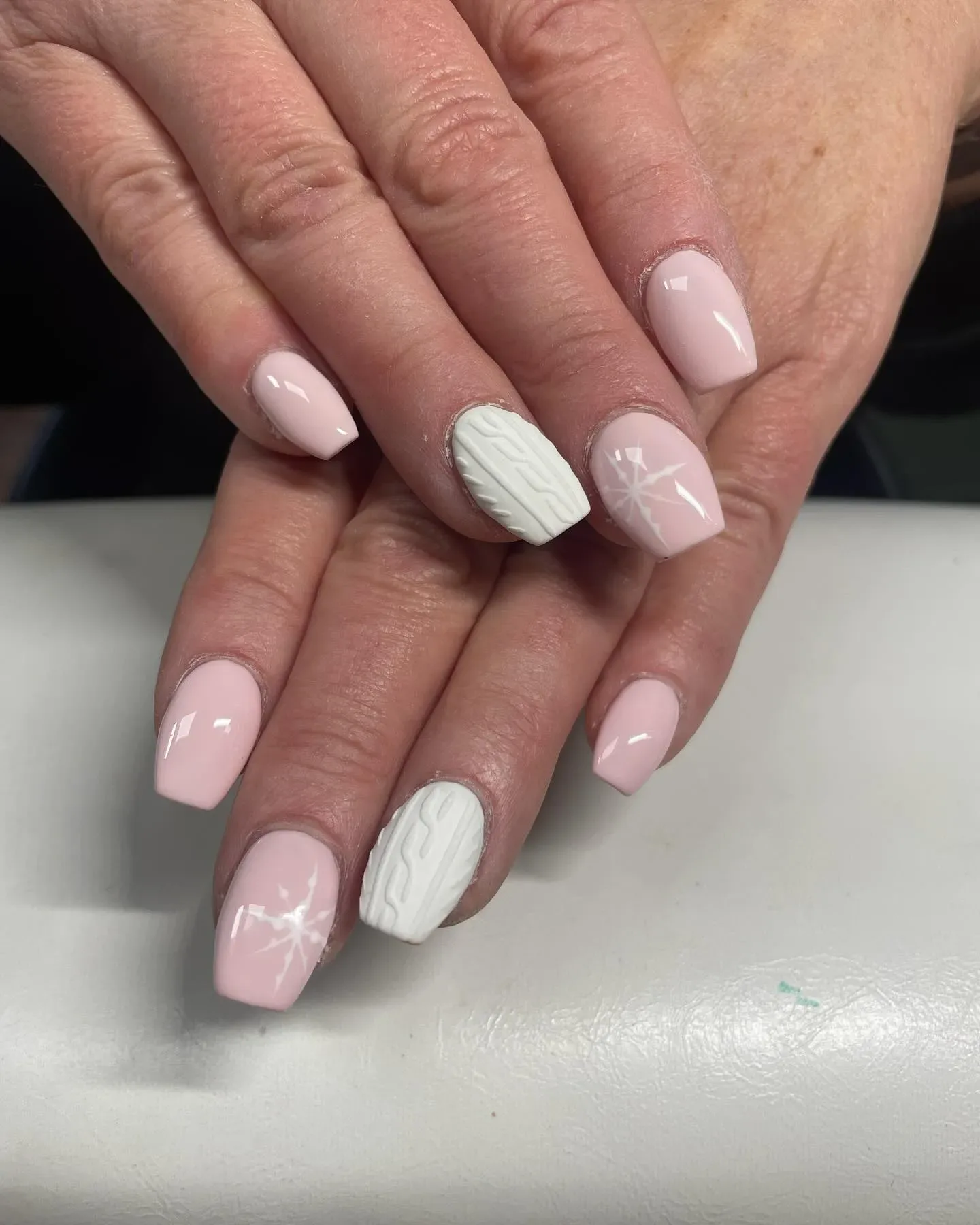 Snowflake On Accent Nail Visual Idea Snowflake On Accent Nail Visual Idea — Classy Winter Nails