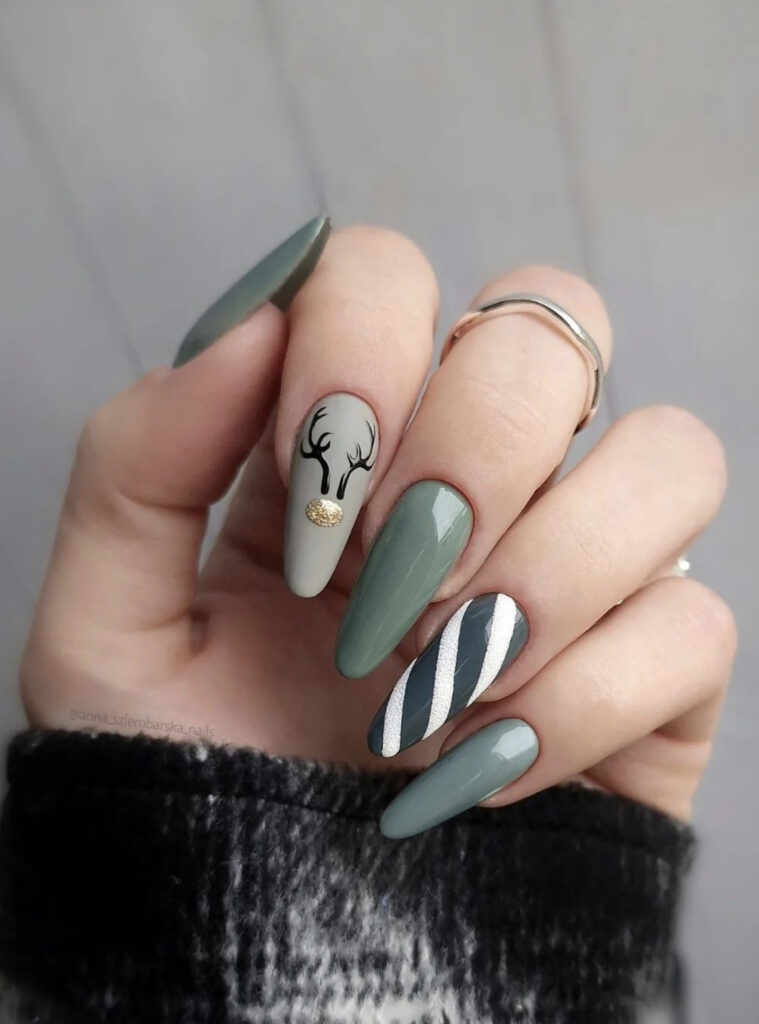 Deer Motif Stripes Gold Accent Visual Idea Deer Motif Stripes Gold Accent Visual Idea — Long Winter Nails