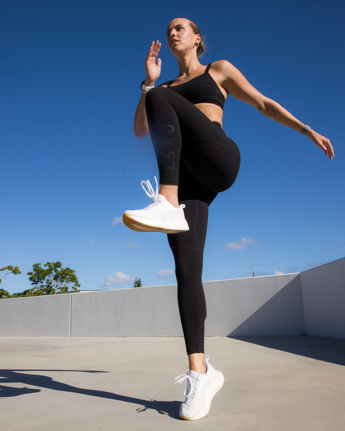 Black and White Logo Set for a Streamlined Workout Black and White Logo Set for a Streamlined Workout — Winter Workout Outfits