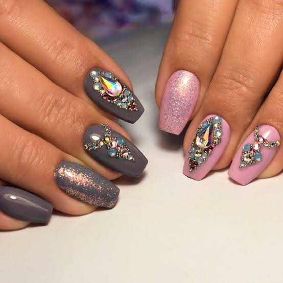 Medium Matte Grey Glitter Rhinestone Coffin Nails Medium Matte Grey Glitter Rhinestone Coffin Nails — Winter Coffin Nails