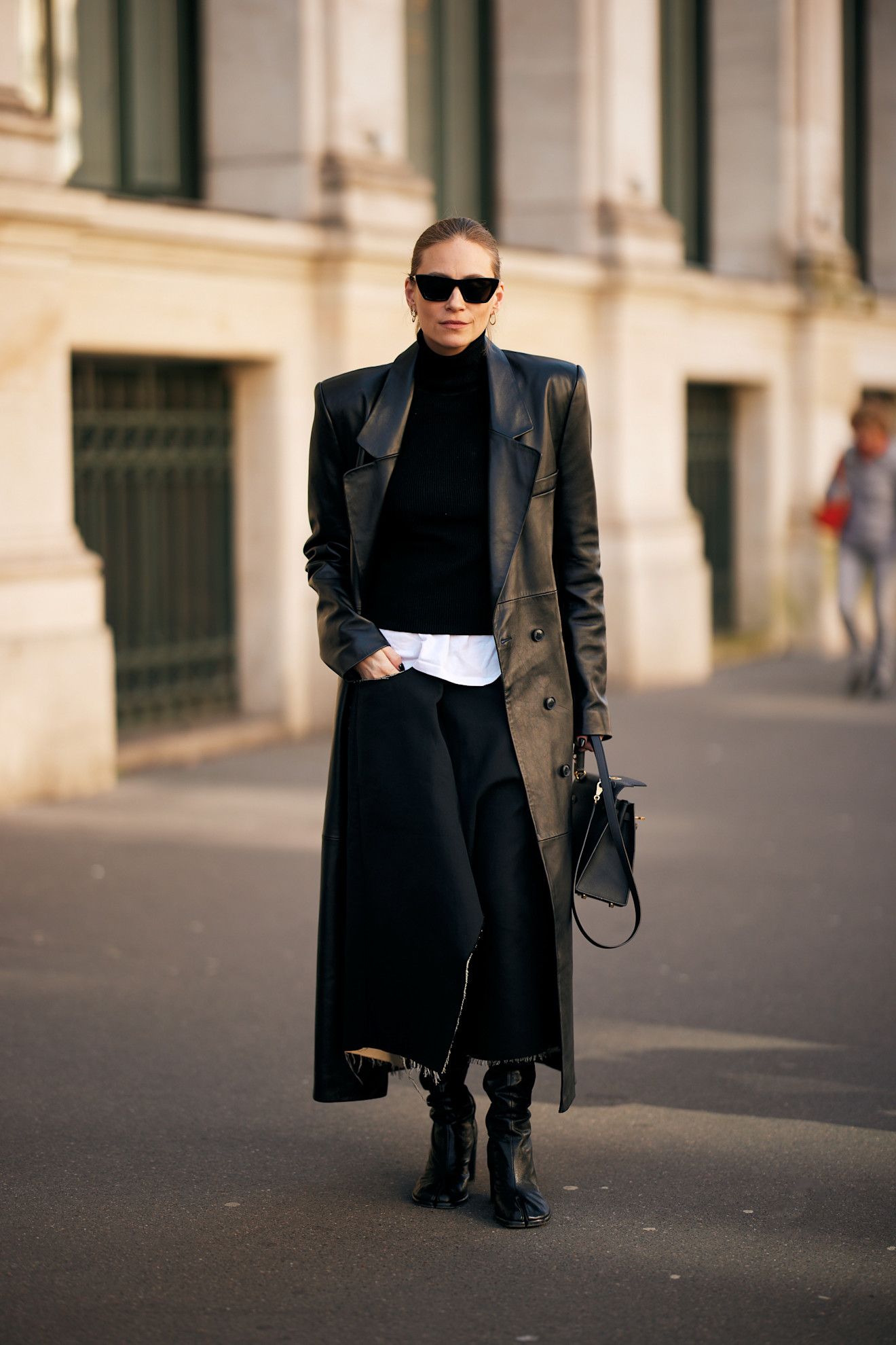 Statement Black Leather Trench Coat for Autumn Statement Black Leather Trench Coat for Autumn — Black Coat Outfits