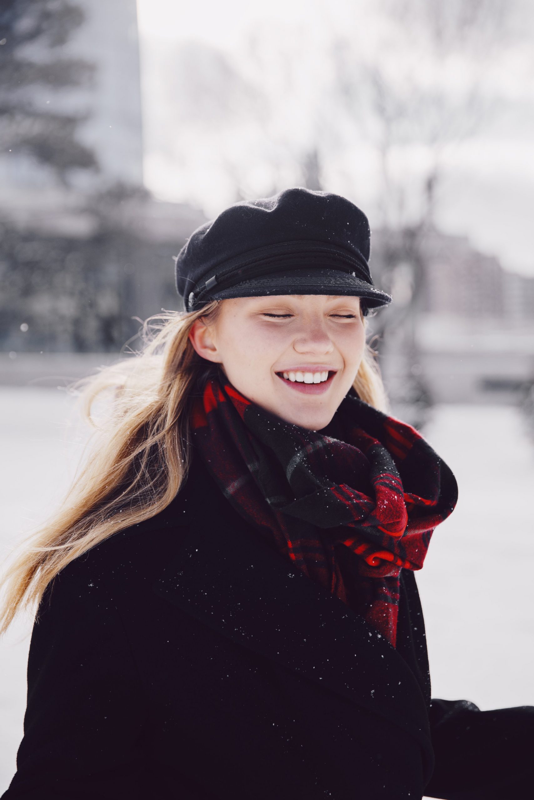 Loose Waves with Festive Scarf and Cap Loose Waves with Festive Scarf and Cap — Winter Hairstyles with Scarf