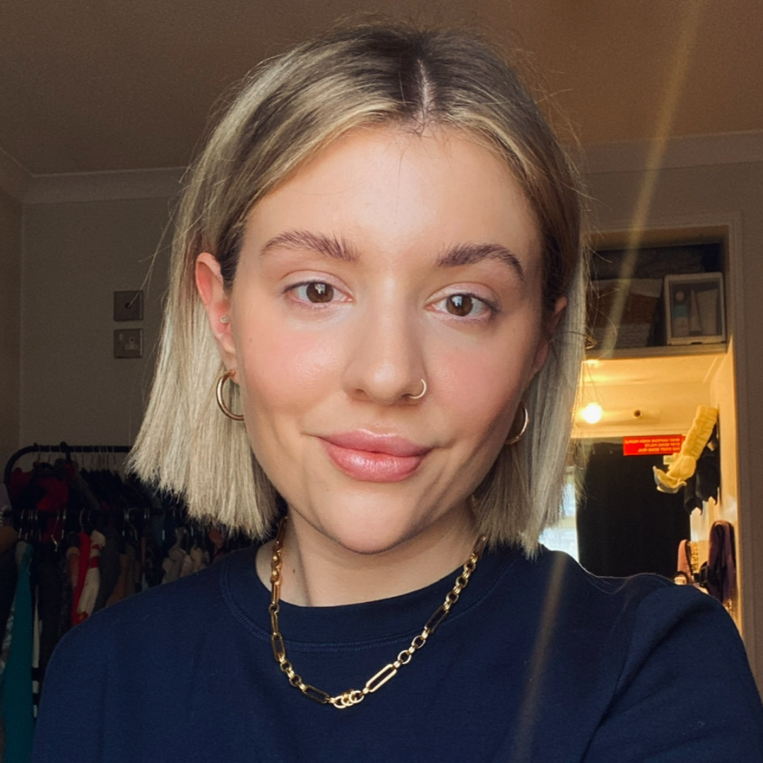 Light Blonde Jawline Blunt Bob — Winter Haircuts for Women