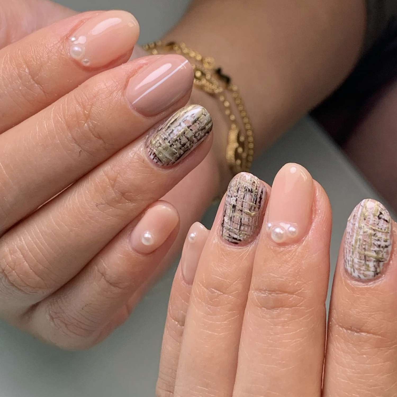 Textured Tweed Pattern Oval Nails Textured Tweed Pattern Oval Nails — Short Winter Nails