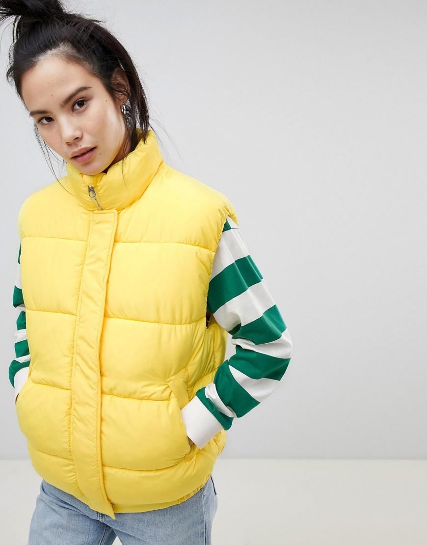 Yellow Puffer Vest with Striped Shirt and Straight Jeans Yellow Puffer Vest with Striped Shirt and Straight Jeans — Puffer Vest Outfits