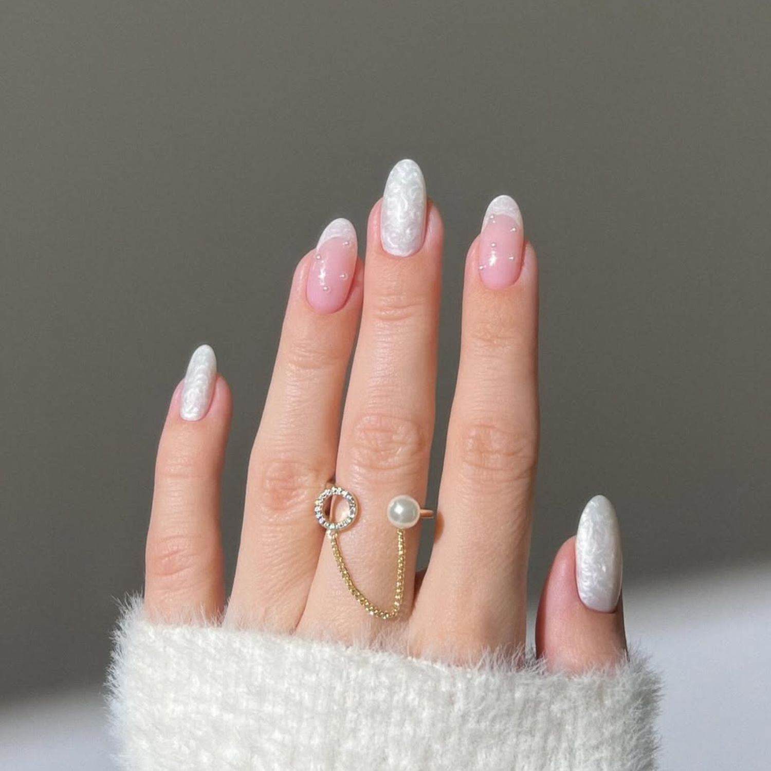 Pearl Accent White Lace Oval Nails Pearl Accent White Lace Oval Nails — Winter White Nails