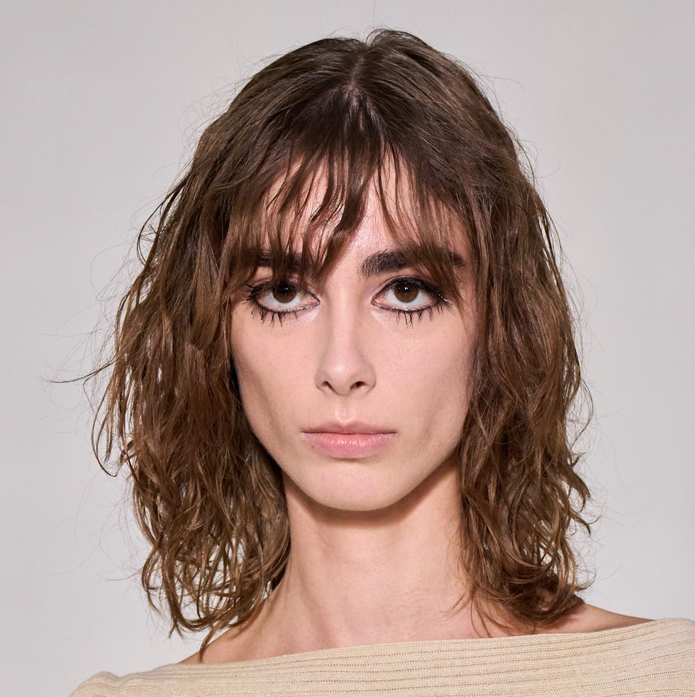 Medium Brown Chin Lob With Blunt Bangs Medium Brown Chin Lob With Blunt Bangs — Winter Hairstyles with Bangs