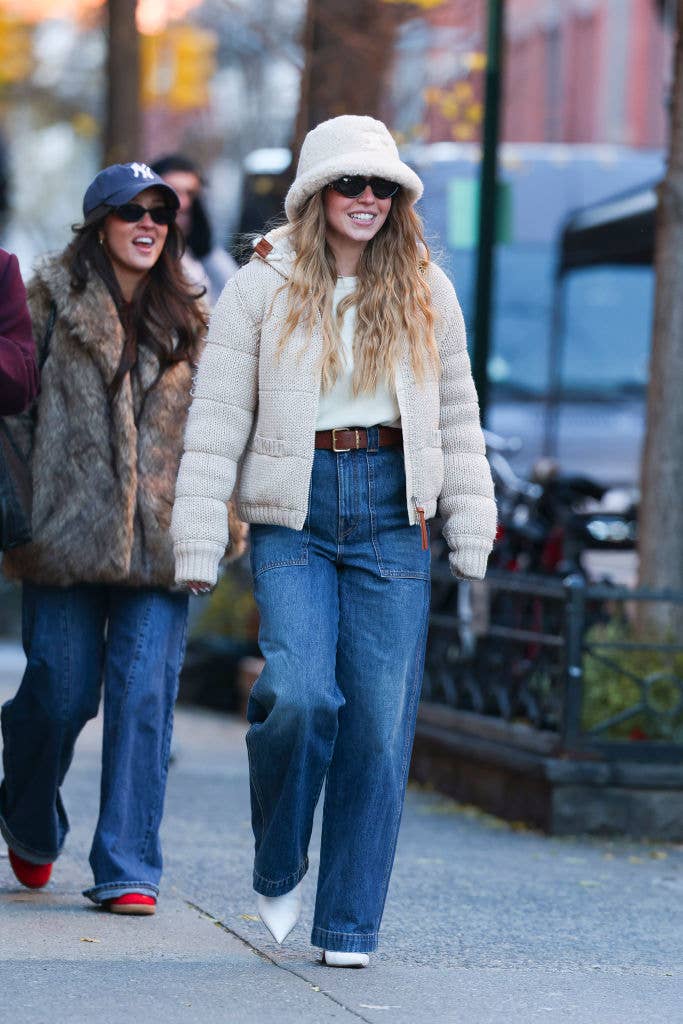 Cream Knit Puffer Jacket with Wide-Leg Jeans — Early Winter Outfits