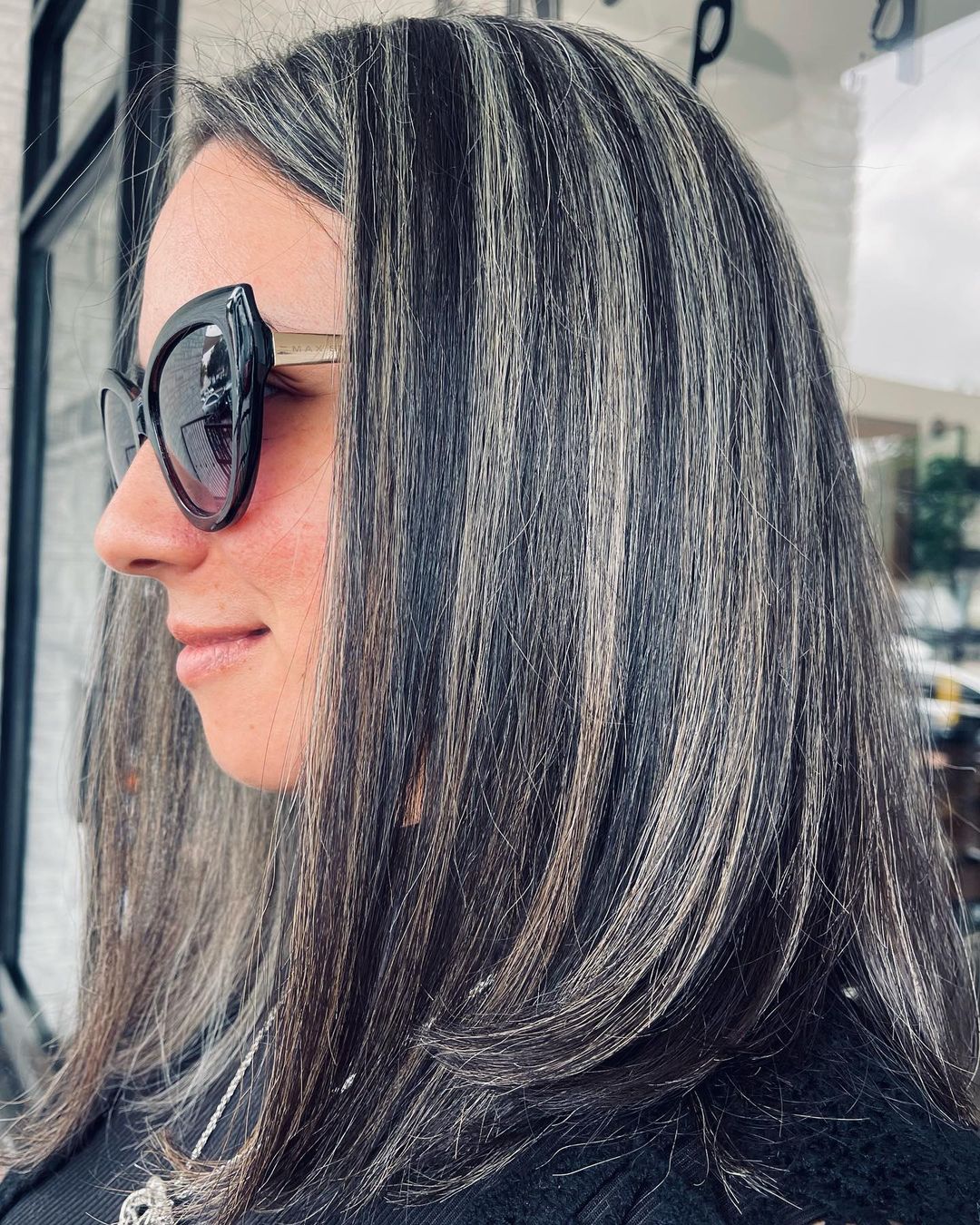 Shoulder Length Straight With Gray-Silver Shoulder Length Straight With Gray-Silver — Gray Blending Highlights