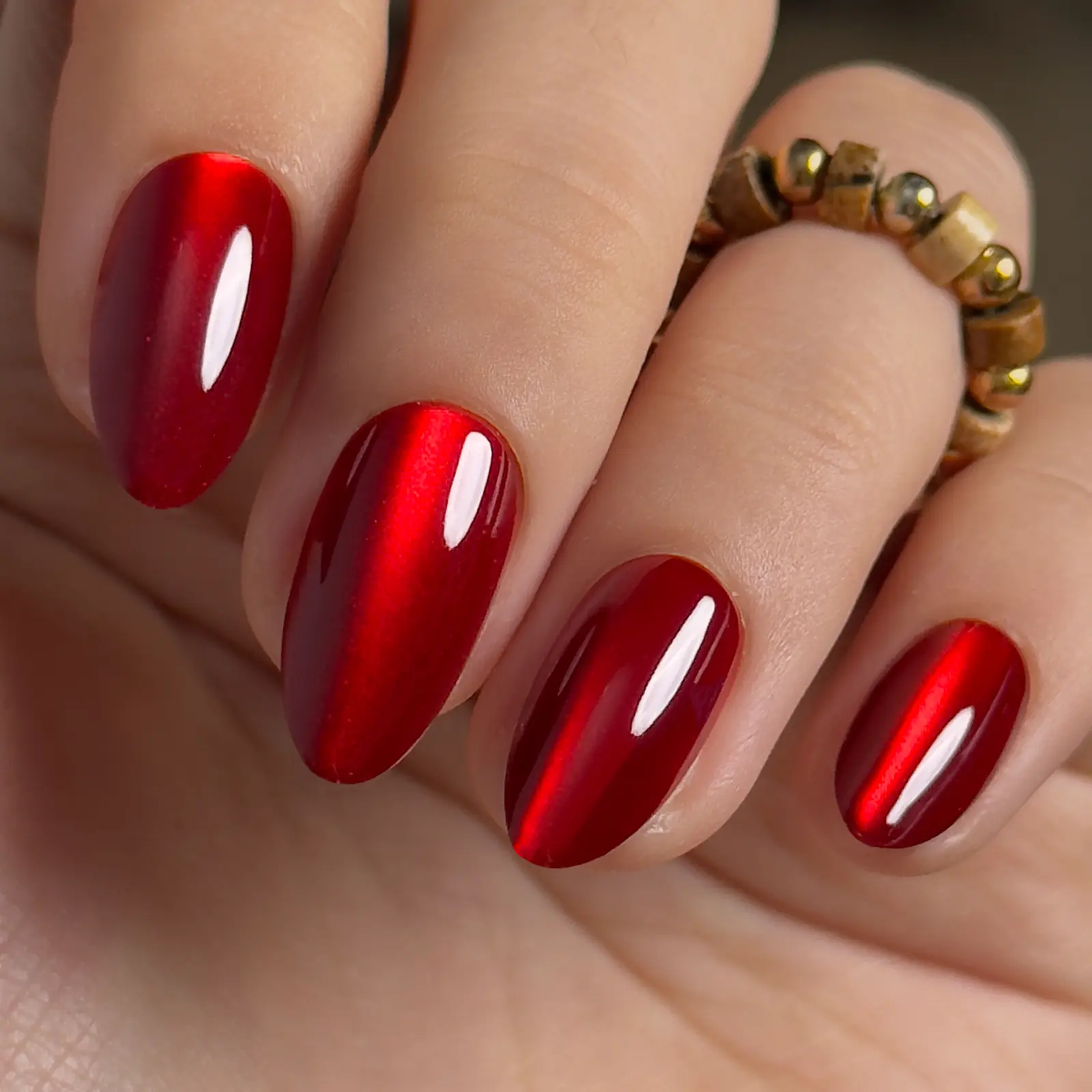 Deep Red Cat-Eye Oval Nails Deep Red Cat-Eye Oval Nails — Medium Length Winter Nails