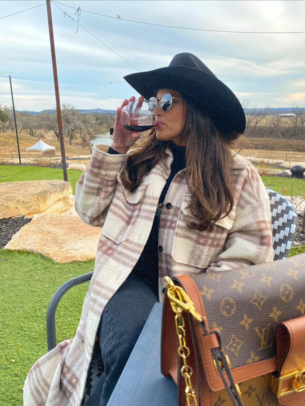 Plaid Shacket, Black Turtleneck, and White Cowboy Boots Plaid Shacket, Black Turtleneck, and White Cowboy Boots — Western Winter Outfits