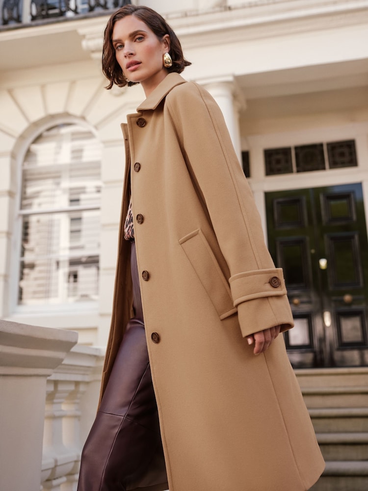 Camel Wool Coat with Patterned Blouse and Leather Trousers Camel Wool Coat with Patterned Blouse and Leather Trousers — Car Coat Outfits