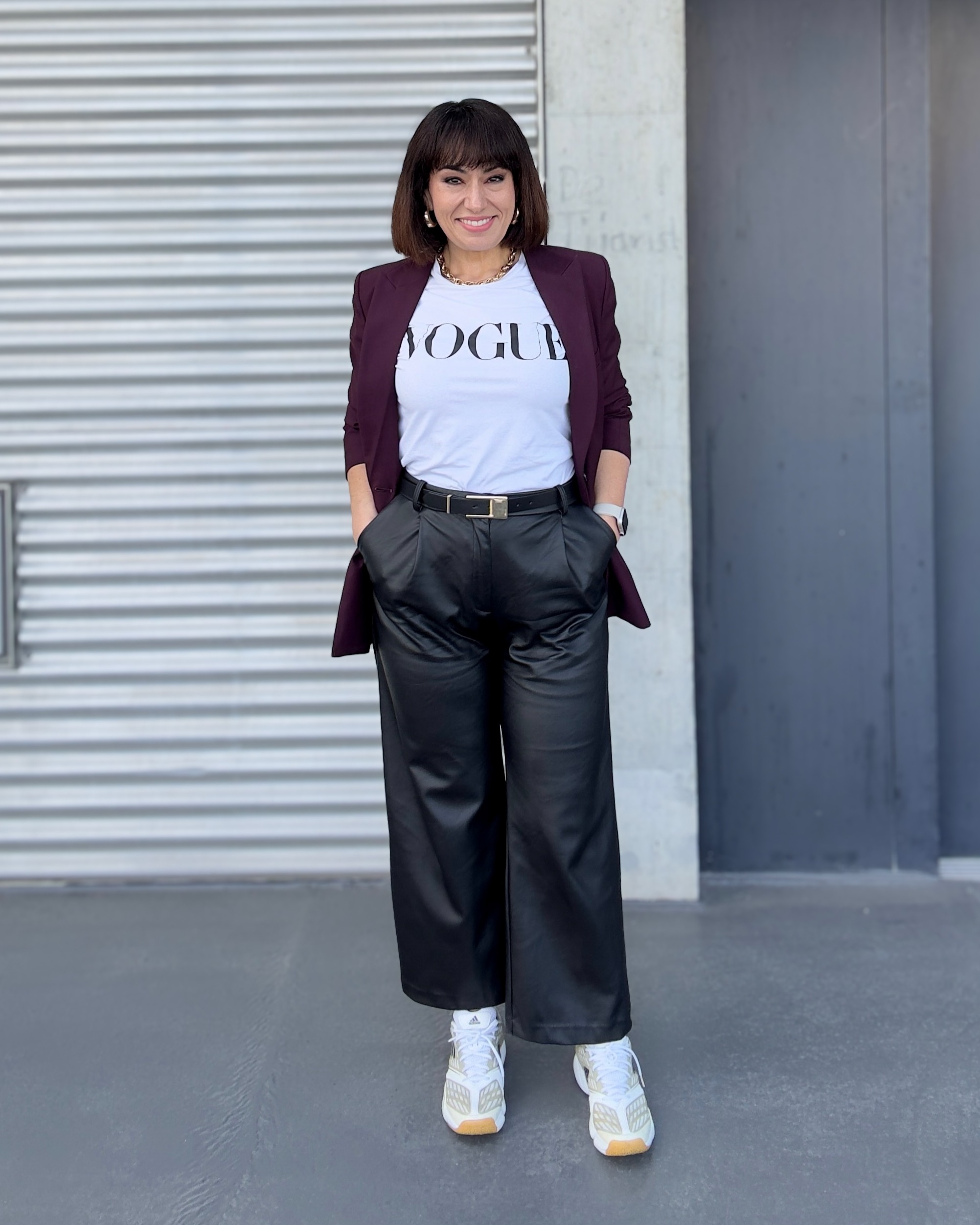 Casual Chic: 'VOGUE' Tee, Blazer, and Leather Trousers Leather Pants Outfits
