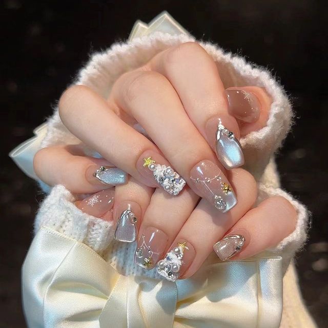 Maximalist Winter Art Long Square Nails Maximalist Winter Art Long Square Nails — Short Winter Acrylic Nails