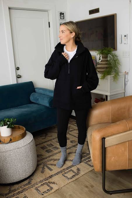 Casual Activewear Outfit Idea — Winter Outfits with Leggings