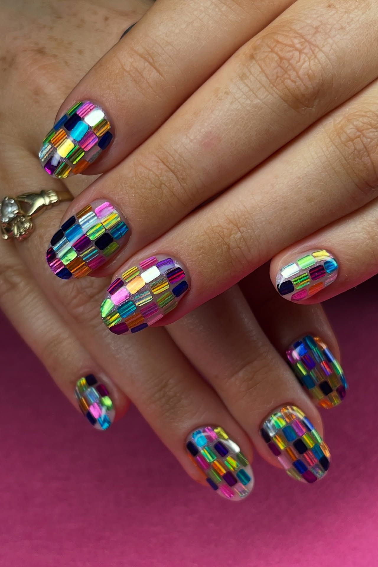 Shimmering Metallic Strip Mosaic Nails Shimmering Metallic Strip Mosaic Nails — Nail Art Ideas