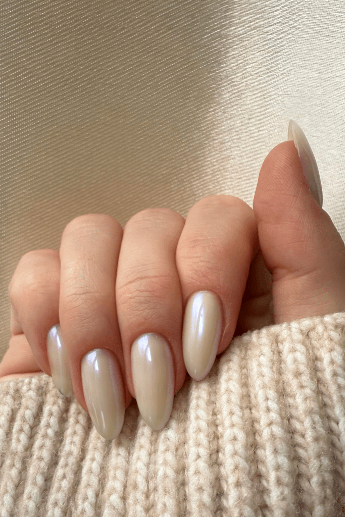 Pale Beige Pearly Shimmer Medium Oval Nails Pale Beige Pearly Shimmer Medium Oval Nails — Natural Winter Nails