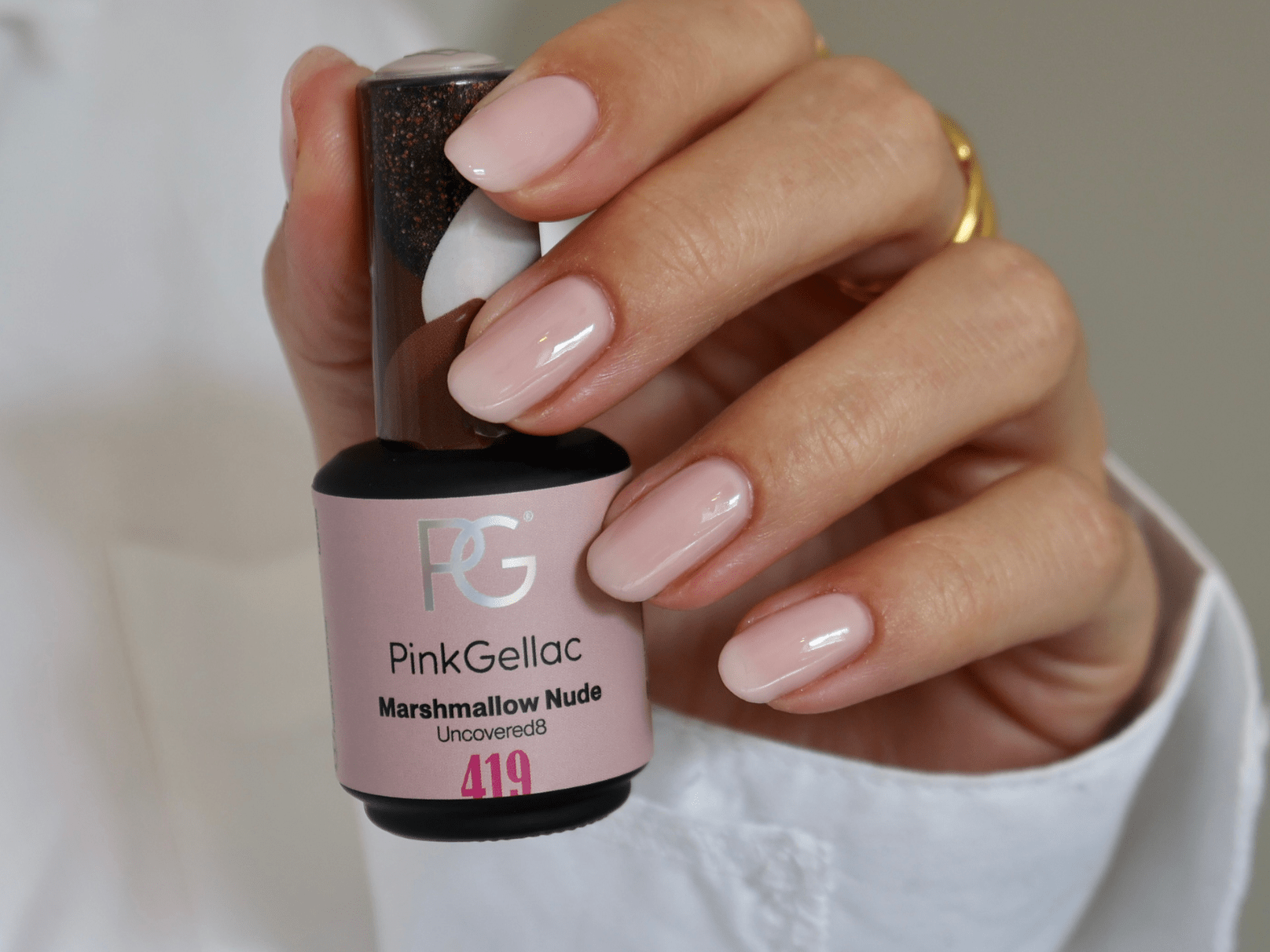Pale Pink Scattered Rhinestone Oval Nails Pale Pink Scattered Rhinestone Oval Nails — Classy Simple Nail Designs