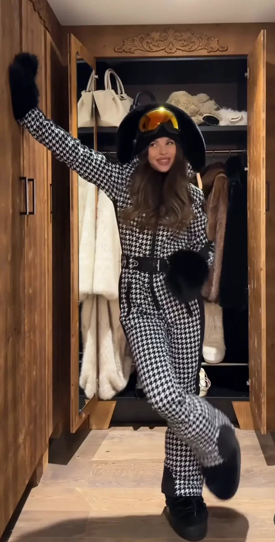Houndstooth Ski Suit Outfit Idea Houndstooth Ski Suit Outfit Idea — Ski Outfits