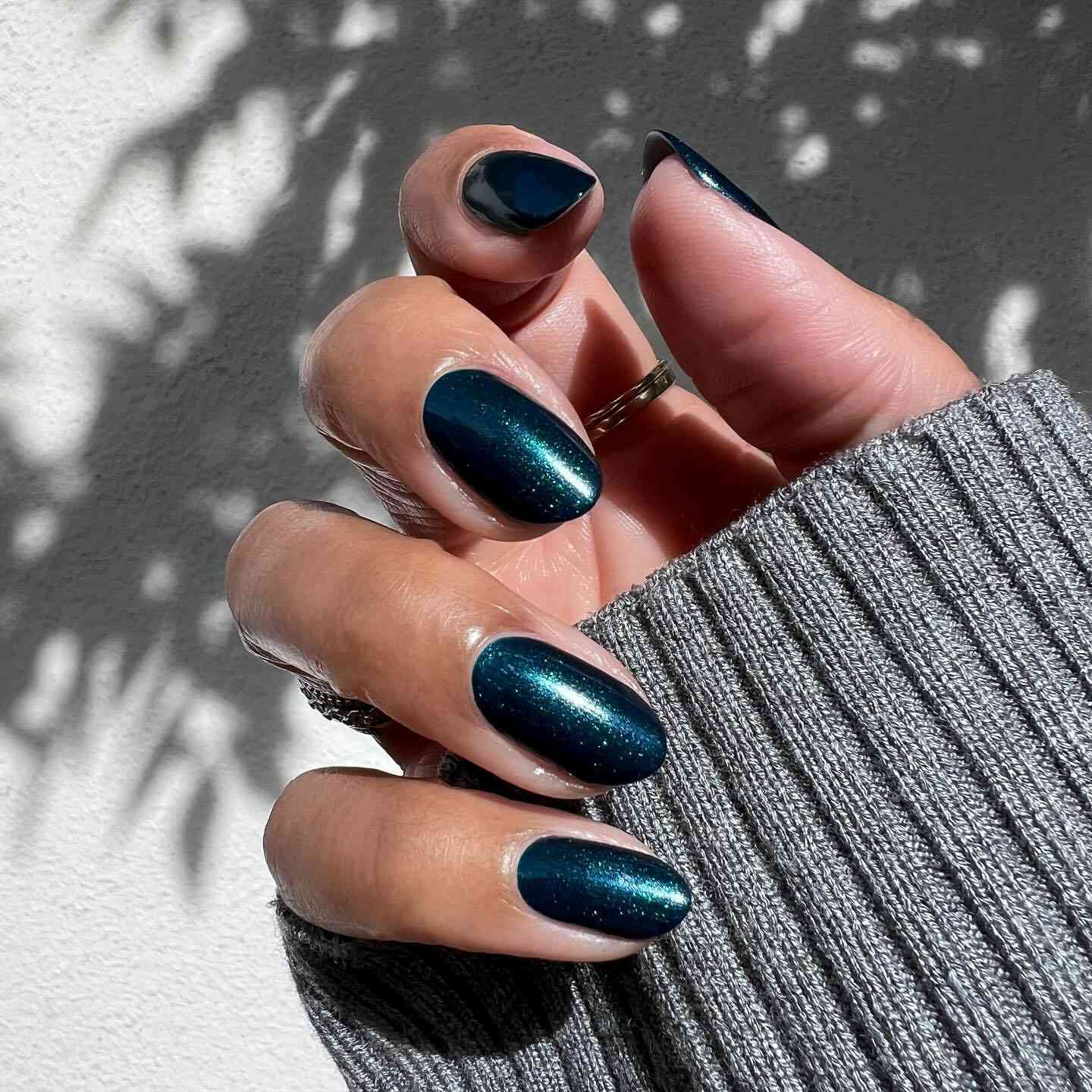 Shimmering Teal Oval Nails Shimmering Teal Oval Nails — Winter Nail Designs