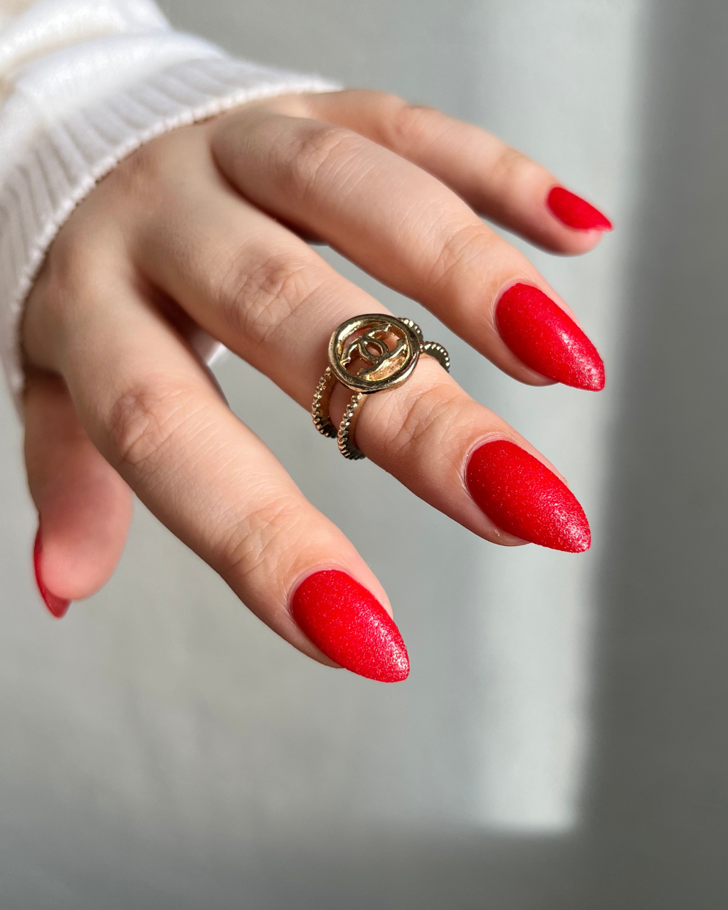 Shimmering Cherry Red Short Oval Nails Shimmering Cherry Red Short Oval Nails — Cherry Red Nails
