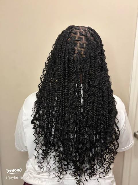 Black Knotless Braids with Contrasting Curly Ends Black Knotless Braids with Contrasting Curly Ends — Winter Knotless Braids