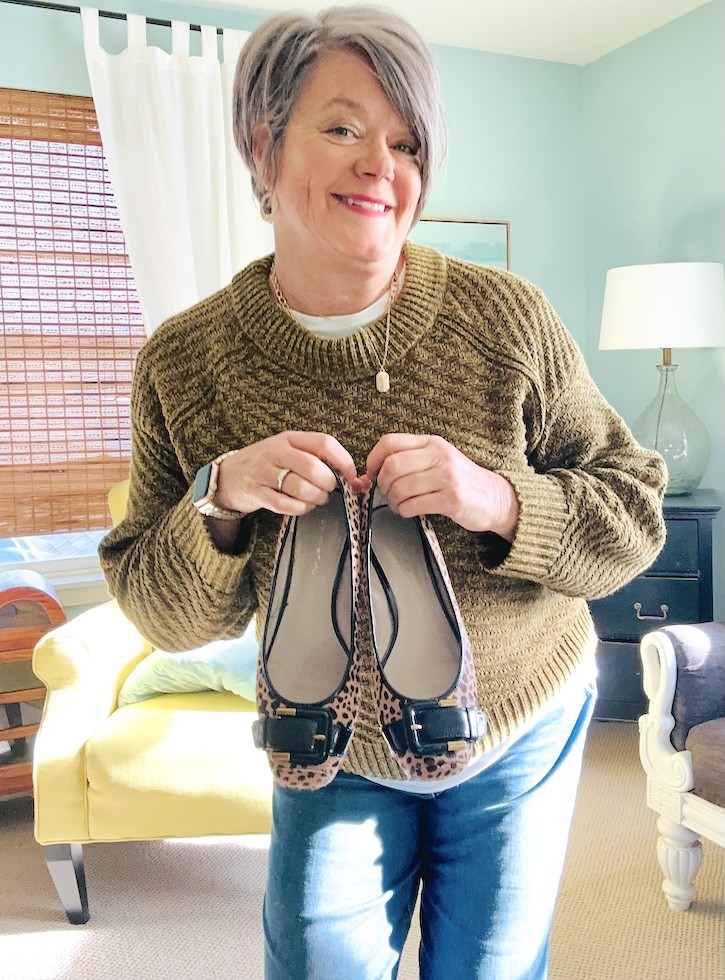 Chunky Olive Green Sweater with Leopard Print Flats Chunky Olive Green Sweater with Leopard Print Flats — Casual Winter Outfits for Women Over 50