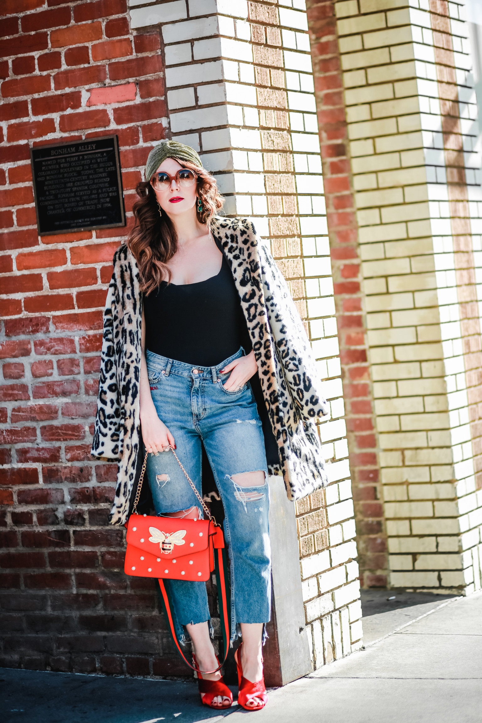 Oversized Leopard Coat with Red Accents and Turban Oversized Leopard Coat with Red Accents and Turban — Leopard Coat Outfits