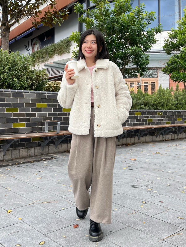 Textured Layers: Cream Fleece Jacket with Pink Tee and Knit Pants Textured Layers: Cream Fleece Jacket with Pink Tee and Knit Pants — Fleece Jacket Outfits