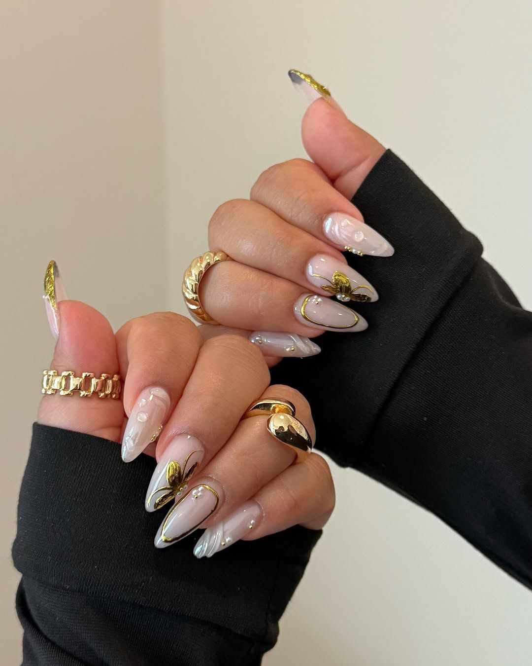 Shimmer Milky White Gold Abstract Floral Almond Nails Shimmer Milky White Gold Abstract Floral Almond Nails — Almond Nail Designs
