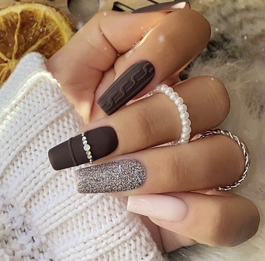 Long Matte Dark Brown Cable Knit Rhinestone Glitter Coffin Nails Long Matte Dark Brown Cable Knit Rhinestone Glitter Coffin Nails — Winter Coffin Nails