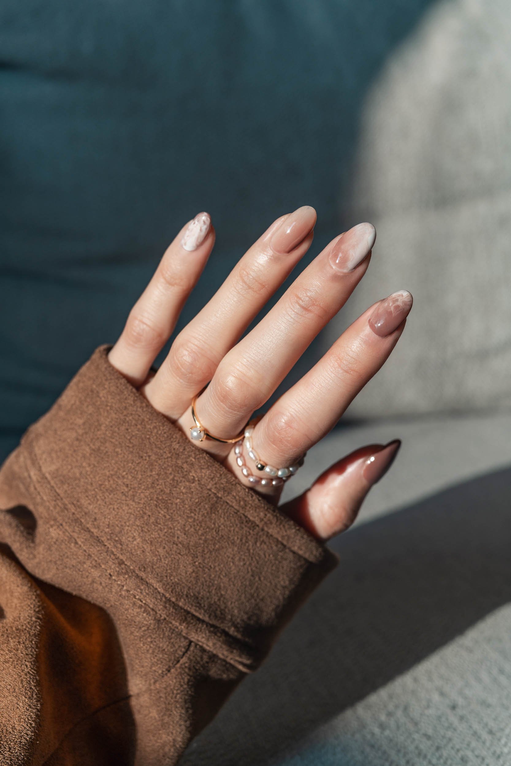 Marble Effect On Accent Nails Visual Idea Marble Effect On Accent Nails Visual Idea — Mocha Nails