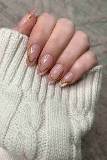 Gold Wavy Lines Visual Idea Gold Wavy Lines Visual Idea — Winter Nude Nails