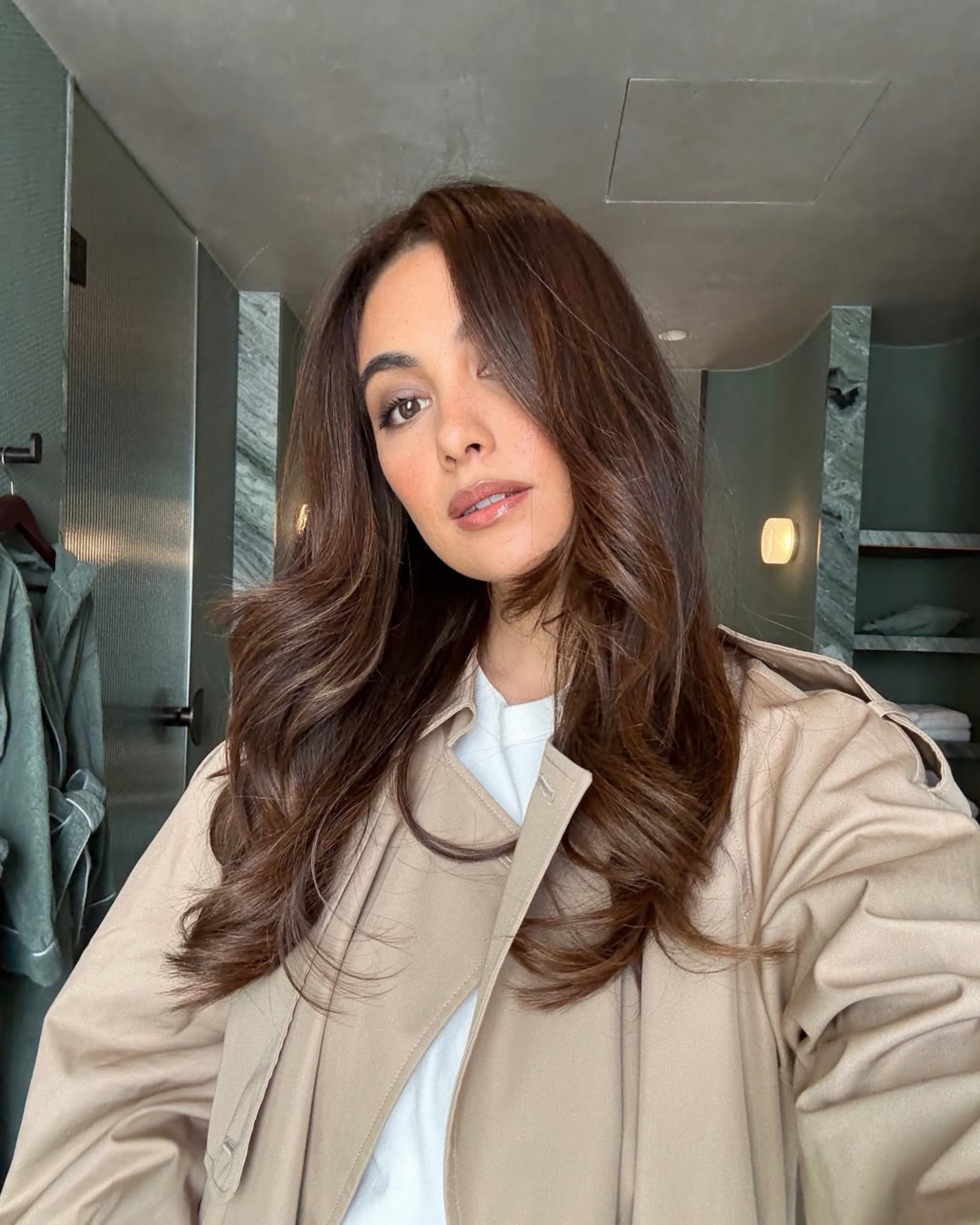 Deep Chocolate Brown With Auburn Lowlights Deep Chocolate Brown With Auburn Lowlights — Low Maintenance Winter Hair Colors