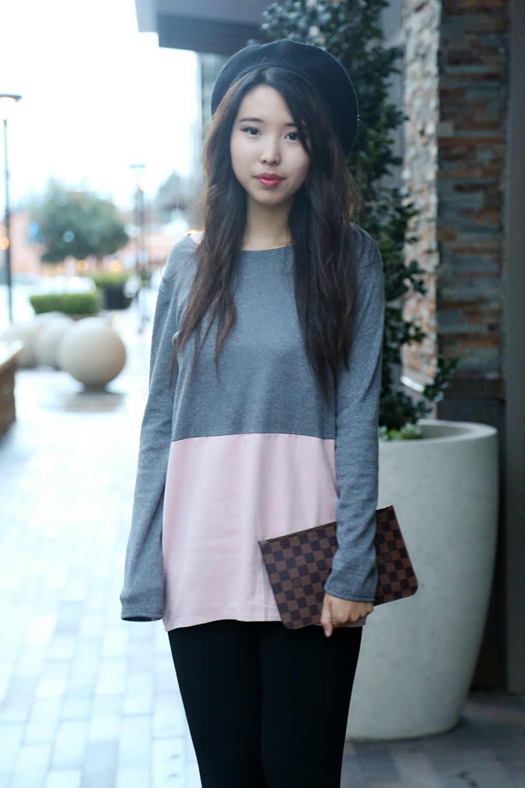 Black Beret with Color-Block Shirt and Leggings Black Beret with Color-Block Shirt and Leggings — Beret Outfits