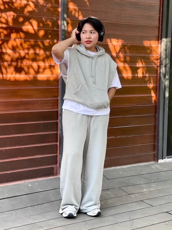 Sleeveless Hoodie Over a White T-Shirt Sleeveless Hoodie Over a White T-Shirt — Hoodie Outfits