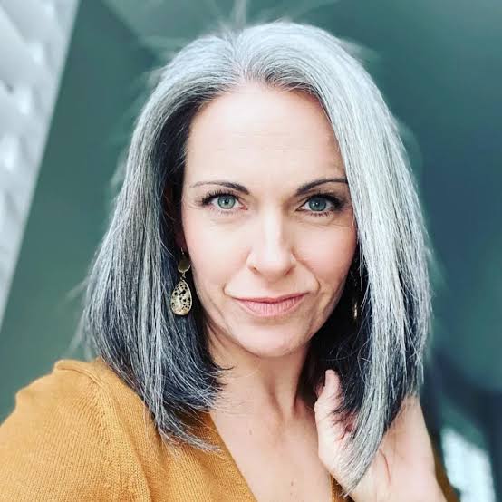 Layered Bob With Contrasting Gray Roots Layered Bob With Contrasting Gray Roots — Winter Haircuts for Gray Hair