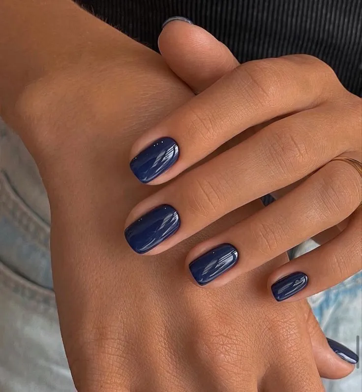Short Oval Deep Navy Glossy Nails — Blue Nail Inspo