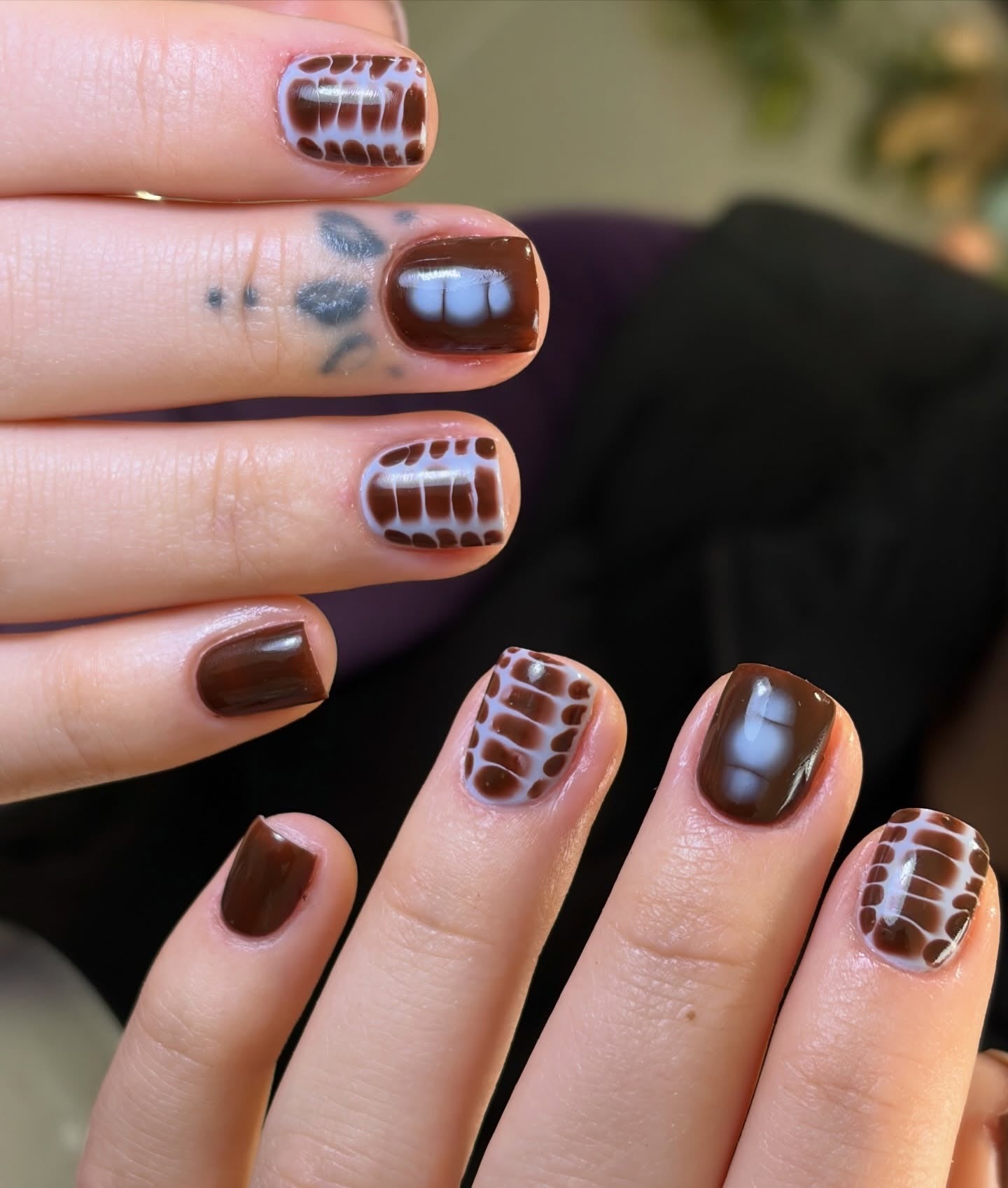 Modern Deep Brown White Grid Modern Deep Brown White Grid — Chocolate Brown Nails