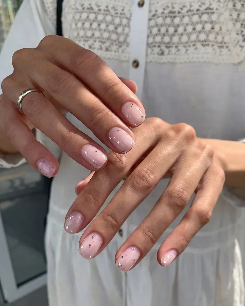 Scattered Silver Glitter On All Nails Visual Idea Scattered Silver Glitter On All Nails Visual Idea — Short Nail Designs