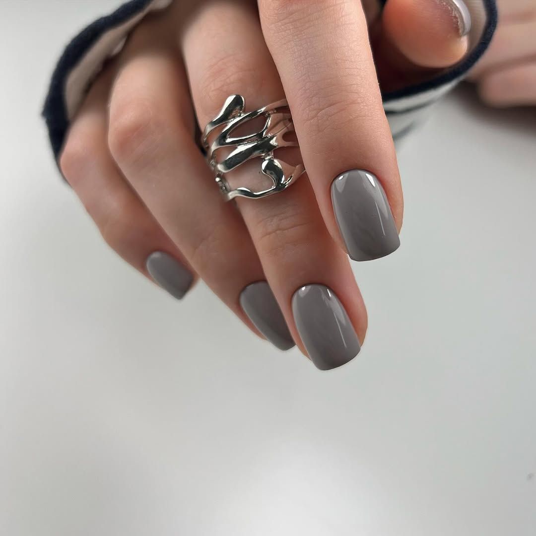 Cold Weather Winter Visual Idea Cold Weather Winter Visual Idea — Winter Nail Colors for Pale Skin