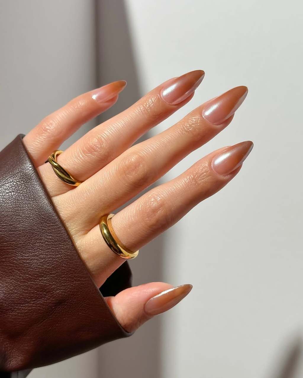 Subtle Shimmer Effect Visual Idea Subtle Shimmer Effect Visual Idea — Mocha Nails