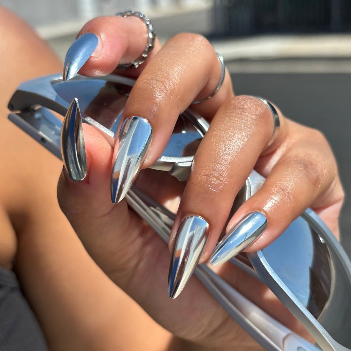 Chic Visual Idea — Silver Chrome Nails