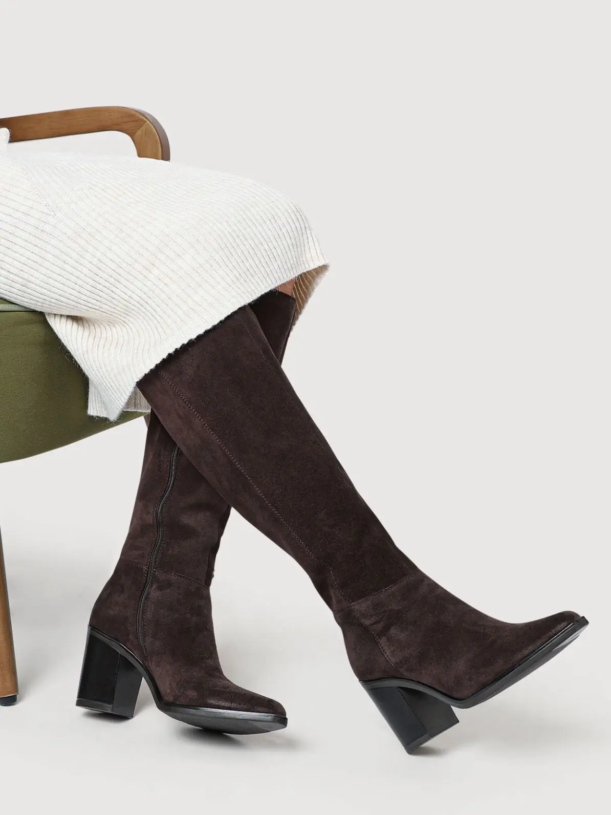 Elegant Knit Dress with Dark Brown Suede Knee-High Boots Elegant Knit Dress with Dark Brown Suede Knee-High Boots — Knee High Boots Outfits