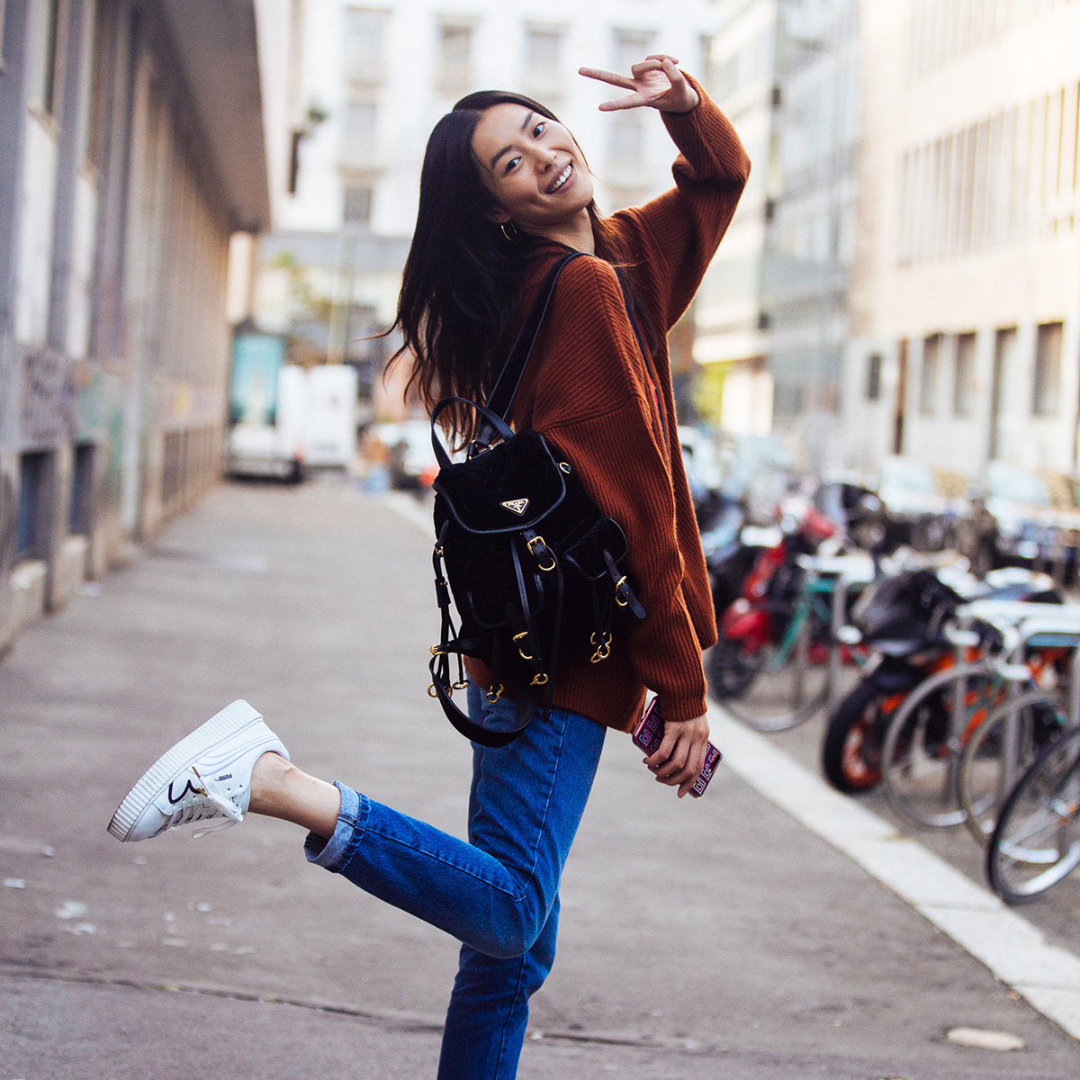 Oversized Chunky Knit Sweater for Urban Casual — Early Winter Outfits