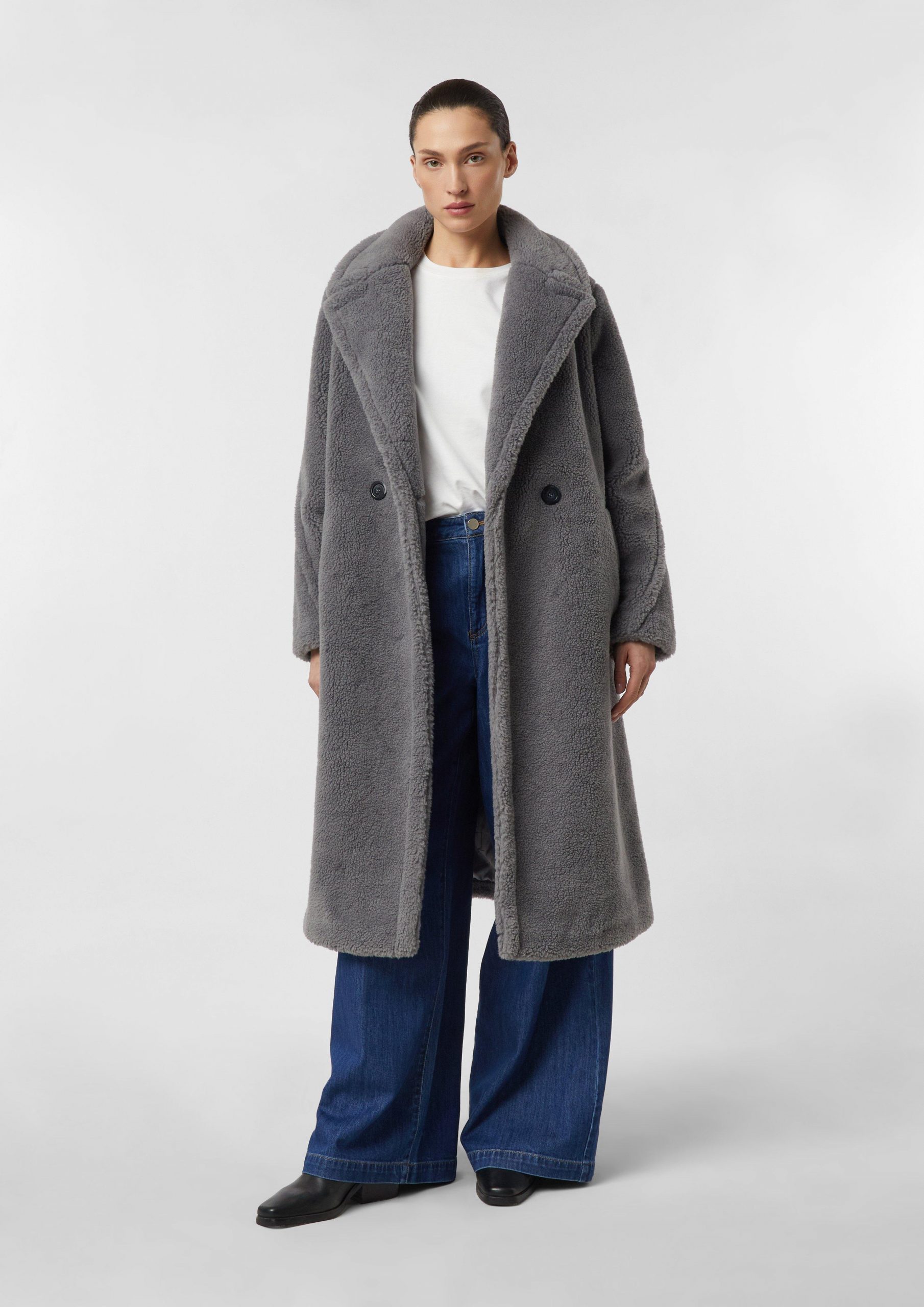 Grey Teddy Coat Over White Tee and Wide-Leg Jeans Grey Teddy Coat Over White Tee and Wide-Leg Jeans — Teddy Coat Outfits