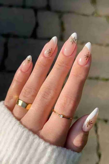 One Hand Close-Up Visual Idea One Hand Close-Up Visual Idea — Winter Vacation Nails