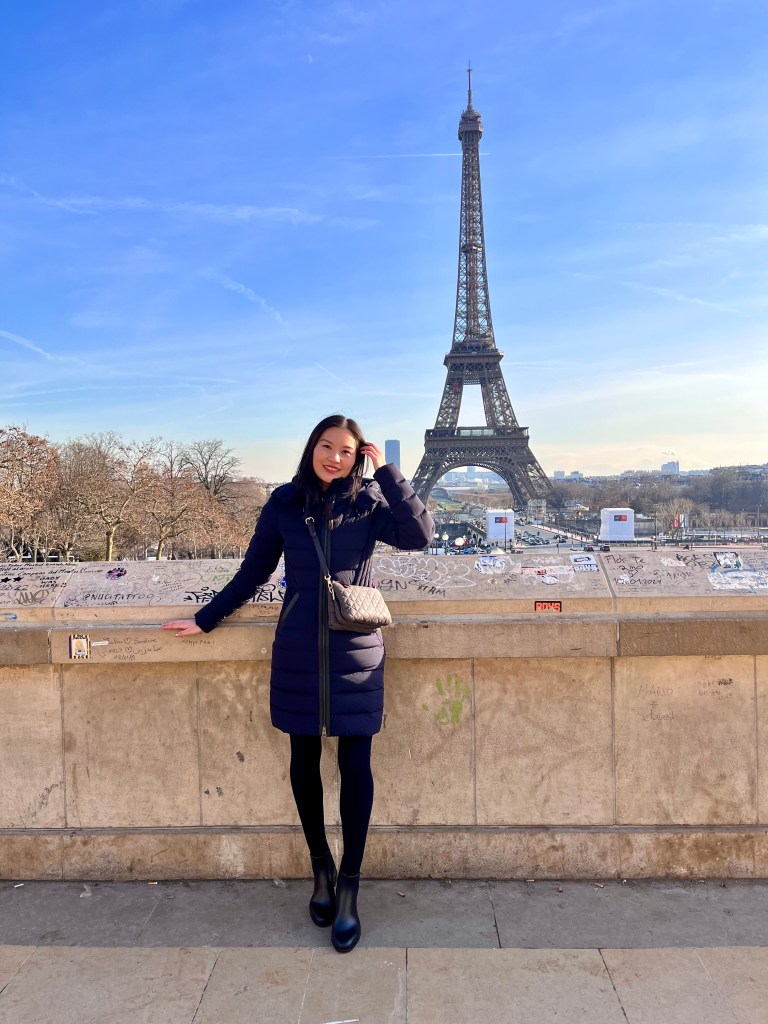 Navy Puffer Coat for Chic European Travel Navy Puffer Coat for Chic European Travel — Winter Travel Outfits
